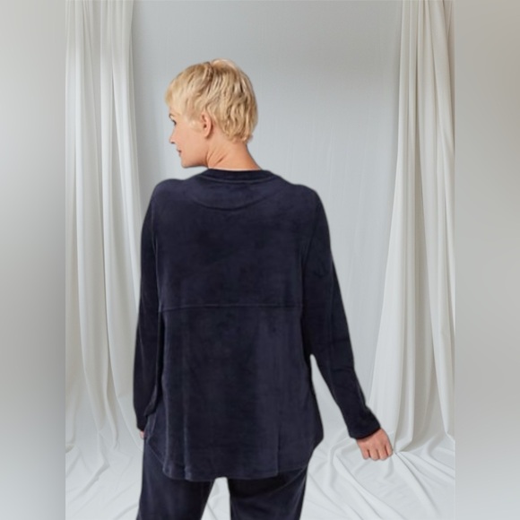 Carole Hochman Silky
Stretch Velour Jogger PJ Set
Black 2X - Picture 2 of 6